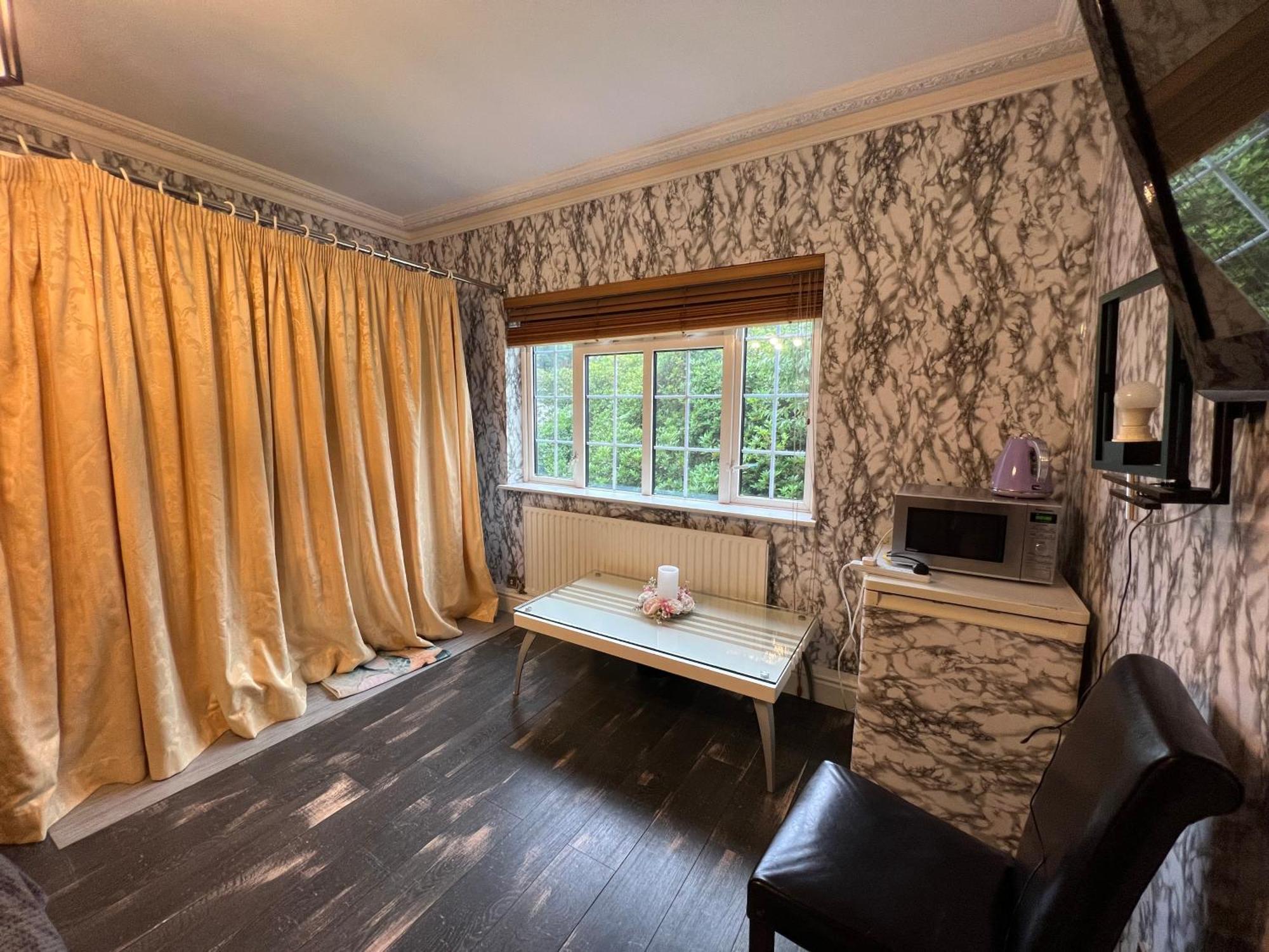 The Caduceus- Residence Chertsey Ngoại thất bức ảnh